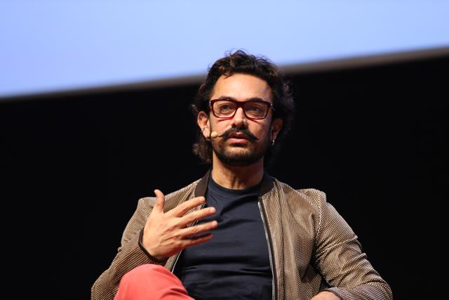 Sizi Tom Hanks&#8217;e benzetiyorlar. Bunu nasl karlyorsunuz?<p>      -Sadece glmsyorum. Benim iin bir ey ifade etmiyor.