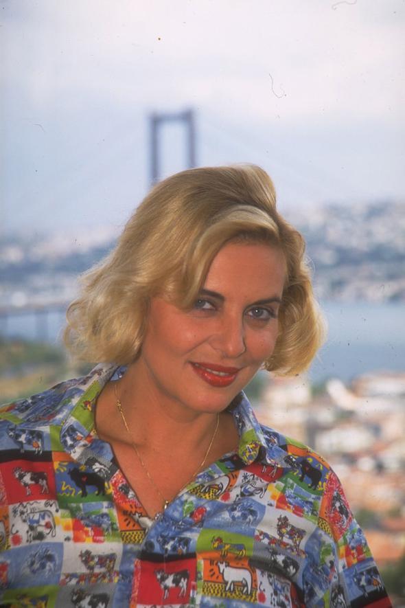 PAZARDA  AMAIRI TEZGAHI AARDI<P>    Merref Akay'n da gemite pazarlarda i amar tezgah atn biliyor muydunuz