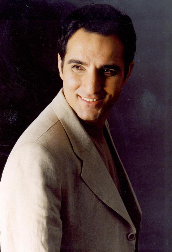 Rafet El Roman gnmzn baarl mzisyenlerinden biri...hret olmadan nce mezzinlik yapyordu.