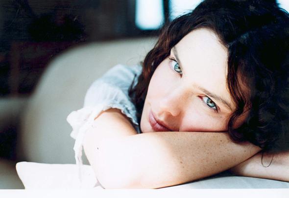 DPLOMAT OLACAKTI<P>    Nil Karaibrahimgil Boazii niversitesi Siyaset Bilimi ve Uluslararas likiler Blm'nden mezun oldu.