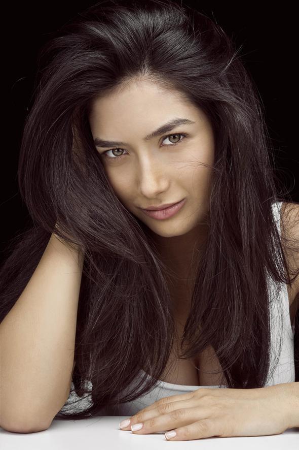 Ama bu bekleyi tam  ay srd. Sonunda bekledii haber de geldi. Bir dizi ekiliyordu ve o da kadroda yer alabilirdi.