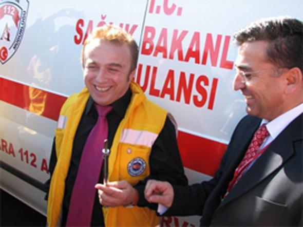 Yllardr ambulans ofrl yapan Yac aslnda baz dizilerde kk rollerde kamera karsna gemiti..