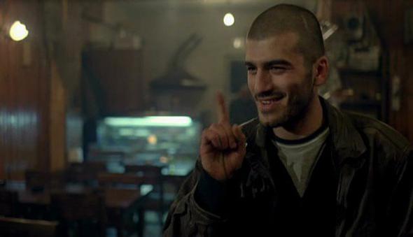 Ama sonra Demirkubuz'un oyunculuk teklifini duyunca ard.