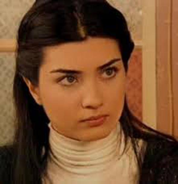 Sultan Makam adl dizinin son drt blmnde rol ald.emberimde Gl Oya'daki Zarife karakterinin ardndan Ihlamurlar Altnda ve Asi dizilerinde rol ald, Bykstn en son Kvan Tatltu'la Cesur ve Gzel dizisiyle ekranlarda boy gsterdi.