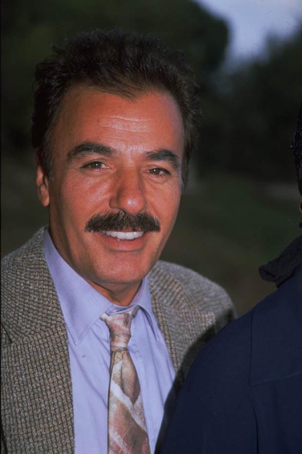 Ama eer bu kadar baarl bir mzisyen olmasayd yaknlar onu bir zamanlarn traktr ofr Turan Bayburt olarak tanyacakt.