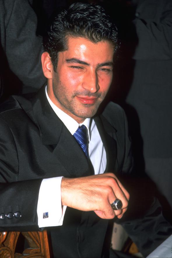 BELK DE AKADEMSYEN OLURDU<P>    Kenan mirzalolu nl bir aktr olmasayd belki de iyi bir akademisyen olurdu.