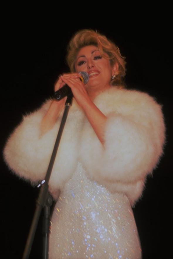 TEZGAHTARLIK YAPIYORDU<P>    Muazzez Ersoy gnmzn nl arkclarndan biri.. Ama bugnlere kolaylkla gelmedi o da...