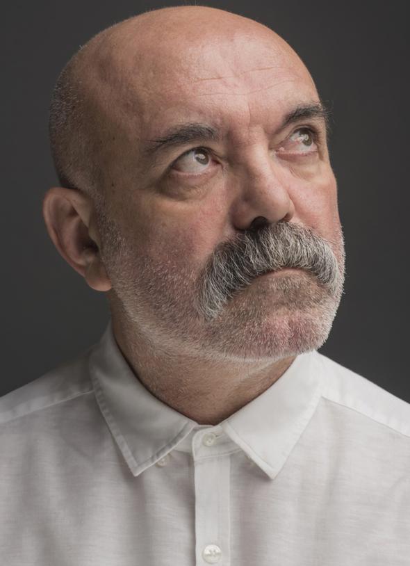 Ercan Kesal aslnda bir doktor ve ayn zamanda zel Okmeydan Hastanesi' nin de kurucusu.