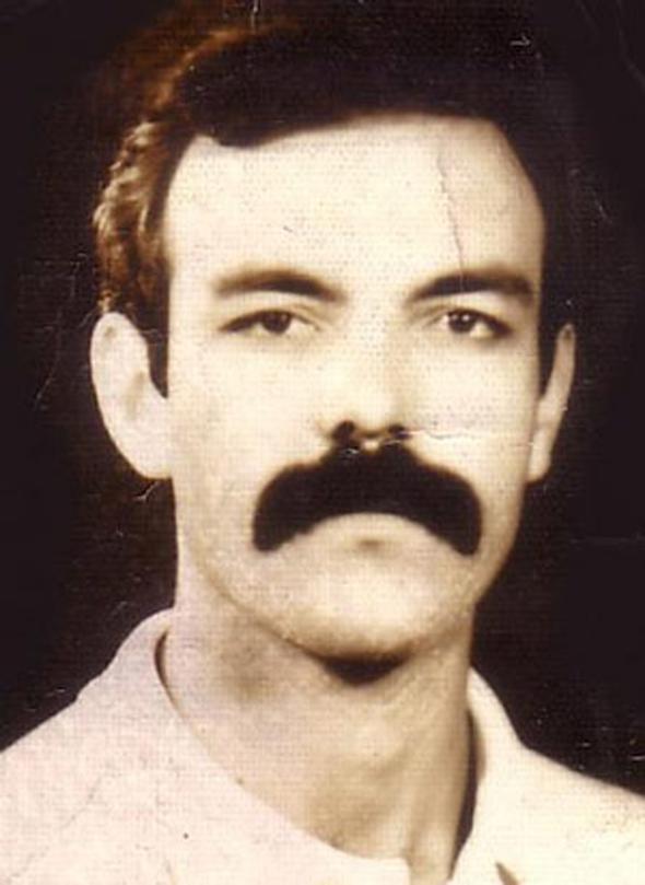 DOKTOR BEY OYUNCU OLDU  <P>  Bu bykl gen adam bir ok kiiye tandk gelmeyecek kukusuz.. Ama son bir ka yldr hem Trkiye'de hem de dnyada bir ok kii onu filmlerde izliyor.