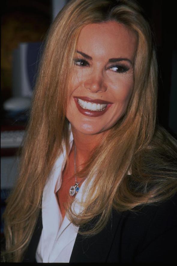 Gerek ad Nermin Ocak olan Avc, 1978 ylnda yi Aile ocuu adl filmle sinemaya adm att.zellikle 1980'li yllarda kariyerinin en parlak gnlerini yaad.