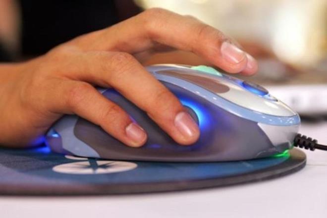 McCauley, kullanclarn sayfann alt taraflarna inmek iin kullandu bu tuu ne amala icat ettiini aklad.