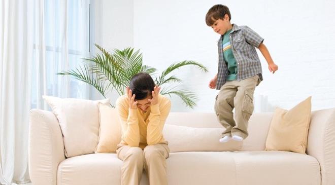 Ar dikkatsiz olan DEHB grubu  <p>    &#8211; Belli bir konuya hi odaklanamaz, ya da ksa sreli odaklanp akabinde dikkati dalr.  &#8211; lgisini ekmeyen bir konudan ok daha ksa srede sklp uzaklarlar.  &#8211; Eyalarn sk sk kaybeder, organizasyon gerektiren ileri yapmakta zorlanrlar.  &#8211; Siz bir eyler anlatrken dinlemiyor gibi grnrler, sk sk hayal lemine dalarlar.  &#8211; Oyunlarn ve aktivitelerin kurallarna uymakta zorlanrlar.