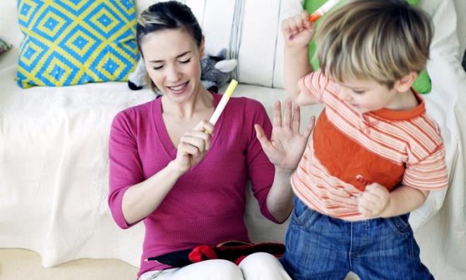 DEHB Yanl Tehis Konulmas Muhtemel Bir Davran Bozukluudur  <p>  Her hareketli ocuun, dikkatini toparlayamayan ya da fevri kararlar veren bireyin DEHB olarak tanlanmas son derece hatal bir yaklamdr. ncelikle DEHB tans konulabilmesi iin  farkl tr davran bozukluundan birinin zelliklerini belirgin olarak tamas gerekir: Ar dikkatsiz olanlar, hiperaktifolanlar ve fevri davranlar gsterenler.