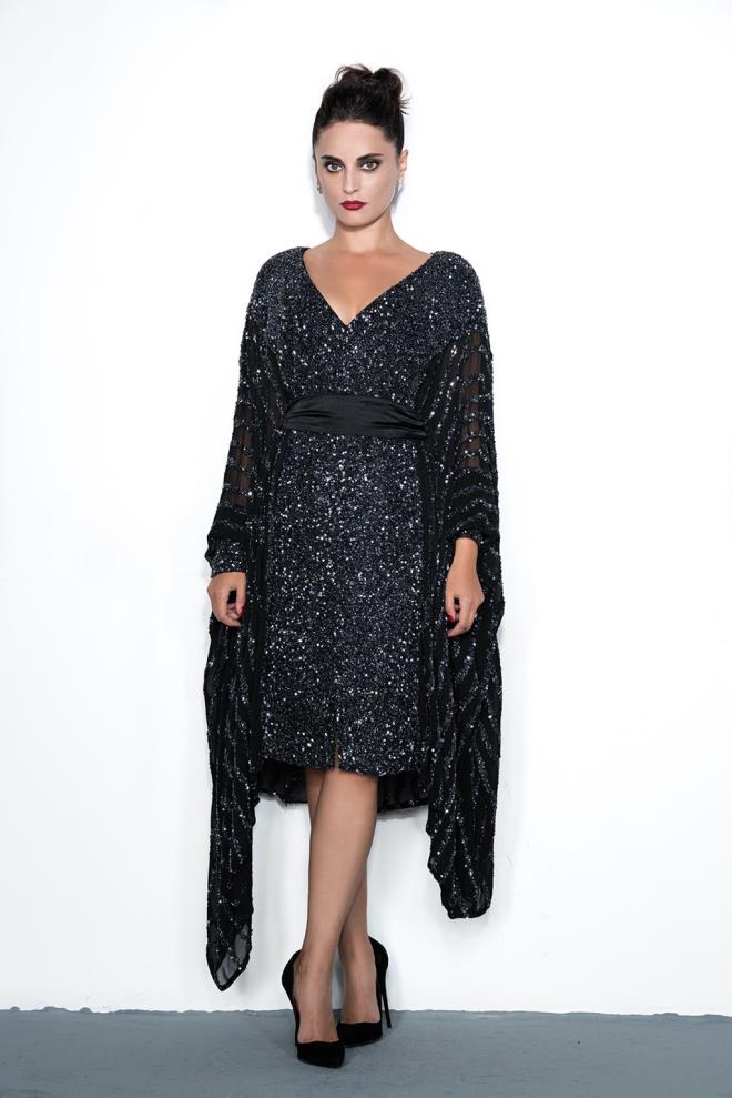 Merve Aksak (Aslhan Grbz)<p>    Hikayemizin antagonisti. Drt kadnn liseden beri lideri. 1980 doumlu. almyor. Gzel, bakml, kt kalpli ve ok zeki bir kadn. Herkesin arkasndan i eviriyor, herkesi kontrol altnda tutmak istiyor. Kendi sosyal evresi &#8211; bir nevi tebaas- iinde olduka gl&#8230; Narsistik kiilik bozukluu var. Kendi varln ve menfaatlerini her eyin zerinde tutuyor. Hayattaki adaletsizliin temsilcisi&#8230; Fakat izleyeni kendine hayran brakan zekas sayesinde, gzmz alamadmz bir karakter.