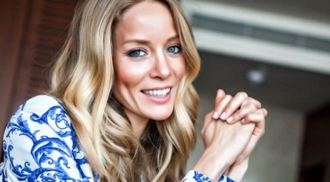 Pelin Tarhan (Bade il)  <p>  1980 doumlu. Merve&#8217;nin en yakn arkada. ok sevimli, ok yumuak mizal grnen ama kara vicdanl bir kadn. Merve&#8217;den daha bile tehlikeli ama aktrmyor. Yava yava neler yapmaya muktedir olduunu greceiz. almyor. Klasik bir ev hanm. Kocasna ok ama ok dkn, onu btn dnyadan kskanyor ve elinde tutmak iin yapamayaca hibir ey yok.