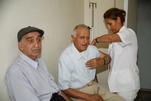 Dorudan grip virsne kar etkili baz ilalar da vardr. Yarar ve zarar hesab yapldnda bunlarn her grip geiren kiiye uygulanmas yerine, gribe bal komplikasyonlarn grlme ihtimali fazla olan risk grubu hastalara verilmesi daha dorudur.