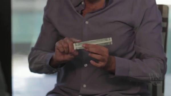 Sonunda bozuk paray, yine el abukluuyla, kimseye gstermeden almak bu iin en zor ksm.