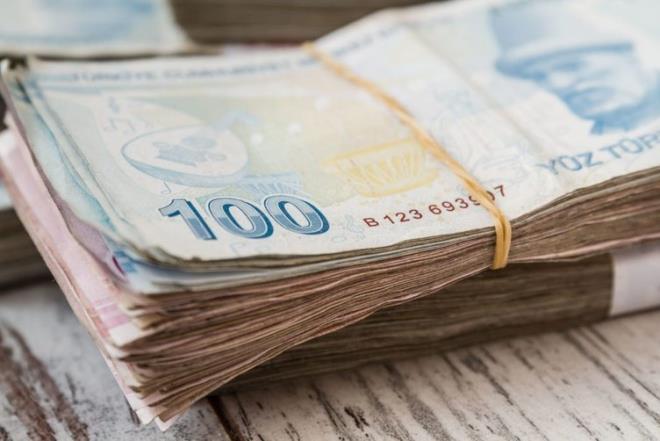 Yllk izin creti ve tazminatlar iin bu maddenin yrrle girmesinden nce ilemeye balayan zaman am sreleri, deiiklikten nceki hkmlere tabi olmaya devam edecek.