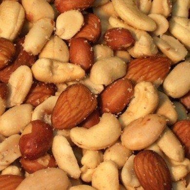 Tuzlu fstk     nemli bir protein ierii olabilen kuruyemiler, ayn zamanda en nemli dman da olabiliyorlar. Avu avu yediiniz fstklarn kalorisini biliyor musunuz?