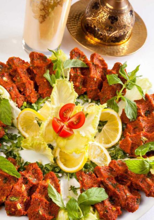 Bir dier leziz i kfte adresi iin Florya'daki Kabeyaz' listenize eklemelisiniz. Enfes i kfteleri ile balang yaptktan sonra dilediiniz leziz ana yemeklerle sofranz talandrabilirsiniz.