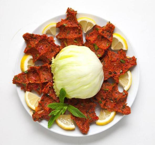 Cevizliba&#8217;da bulunan Pirpirim'de etli bir i kfte ile balayacanz lezzet lenine, Gaziantep'in dier tatlar ile devam edebilirsiniz. i kftelerinin lezzetlerini ustalarnn becerisine balyorlar. Bu iddial i kfteyi mutlaka tatmalsnz.