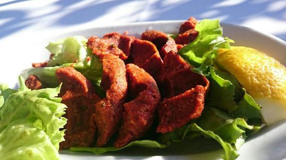 Etli i kfte yapan enfes adreslerden dieri de anak Kebap&Katmer. Biraz marul, biraz da limon ile len tadnda bir i kfte ziyafeti isterseniz anak&#8217;n Anadolu Yakas&#8217;ndaki  ubesinden birine mutlaka uramalsnz. Yemekten sonra da leziz katmerlerini tatmay unutmayn.