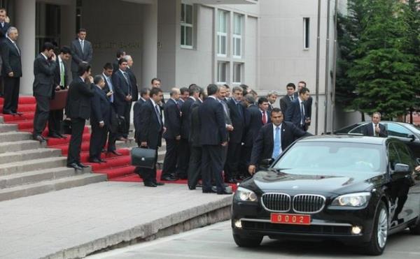 Bykehirlere baz bakanlarn aday gsterilmesi talebi de anketten kt.