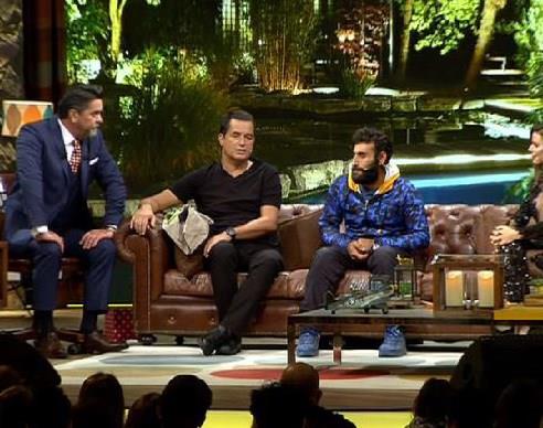 Beyaz Show'da sezonun ilk konuklarndan biri Acun Ilcal oldu. Programn bir dier srprizi ise Survivor 2018'e katlmak iin Idr'dan stanbul'a 1600 kilometre yryerek gelen Cumali Akgl oldu.