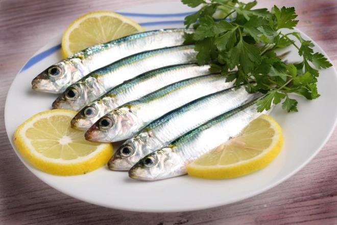 Baln klnda bulunan yksek miktardaki kalsiyum ve fosfor kemiklerin sal ve dayankll bakmndan son derece nemli. Bu nedenle zellikle kemik erimesi sorunu yaayanlarn, hamsi gibi kk balklar klyla tketmesinde fayda var.