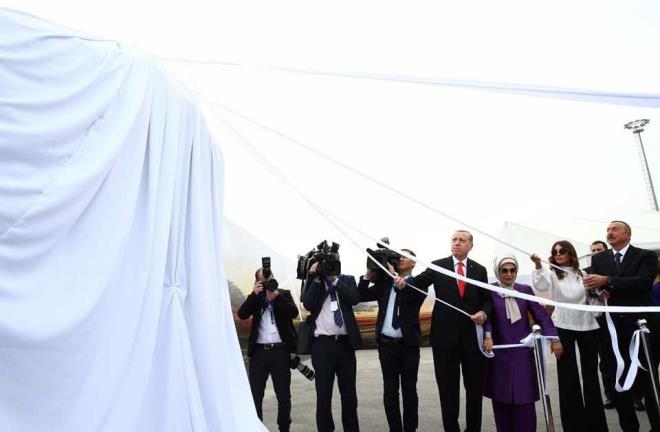 Uzunluu 838 kilometre olan yeni demiryolunun, 76 kilometresi Trkiye, 259 kilometresi Grcistan ve 503 kilometresi ise Azerbaycan topraklarndan geiyor.