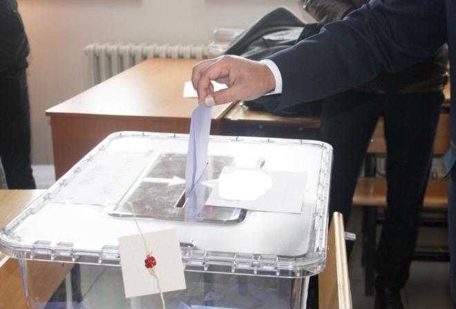 Optimar Aratrmann sahibi Hilmi Dademir sonucu yle yorumluyor: "Bu sonular, Akener ve arkadalarnn tam da sylendii gibi siyaset mhendisliiyle yola ktklarn gsteriyor. Tablodan bir iktidar kmyor tam aksine muhalefetin daha ok paralanaca kyor."