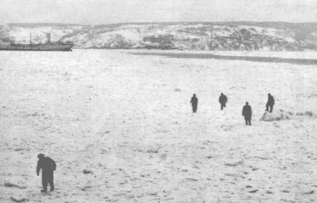 24 ubat 1954'te tm stanbul Boaz buz tutmu ve insanlar yryerek boaz gemitir.