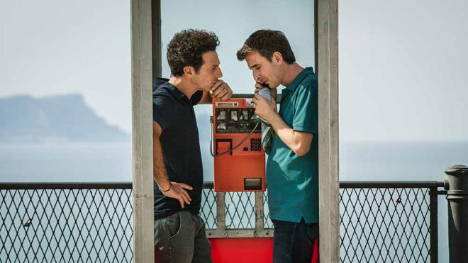 5- It&rsquo;s the Law / Kanun B&ouml;yle<br><br>  Ynetmen: Ficarra&Picone / talya, 2017<br>  4 Kasm Cumartesi, City's, 11.00<br>  5 Kasm Pazar, Atlas Sinemas, 11.00<br><br>    Sicilya'nn kk bir kasabas olan Pietrammare'de belediye bakan seimleri yaklamaktadr. Uzun yllardr belediye bakanln yrten dzenbaz Gaetano Patane tekrar kazanmak ve iktidar elinde tutmak adna her trl dalavereye bavurmaya hazrdr. nsanlar politikann al glm ver glm haline alm ve akna brakmken belediye bakannn bu sefer rakibi, ilk politik deneyiminin getirdii cesaret ve ideallerle dolu, 50 yandaki drst ve ahlkl profesr Pierpaolo Natoli'dir. Tm engellere ramen Pierapolo kazanr ve kasabay kanunlara ve kurallara saygl ynettii yeni dnem balar. Ancak Pietrammare halk buna hazr mdr?