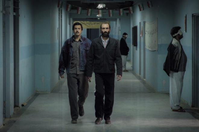 4- High Noon Story / Bir &Ouml;len Hikayesi&nbsp;<br><br>  Ynetmen: Mohammad Hossein Mahdavian <br>  8 Kasm aramba, Atlas Sinemas, 11.00<br>  9 Kasm Perembe, City's, 16.00<br><br>    Film ran devriminin sonras, Cumhurbakan Beni Sadr&#8217;n grevden alnmasnn arkasndan yaanan kanl dnemi anlatyor. Halkn Mcahitleri rgtyle ittifaka giren Beni Sadr, hkmetteki slam Cumhuriyeti Partisi&#8217;ne kar bir ayaklanma arsnda bulunmaktadr. Bu arnn ardndan balayan kanl srecin, onlarca bombalama, yzlerce cinayet ve idamn yaand, binlerce ihbarn olduu bir dnemin yksdr.