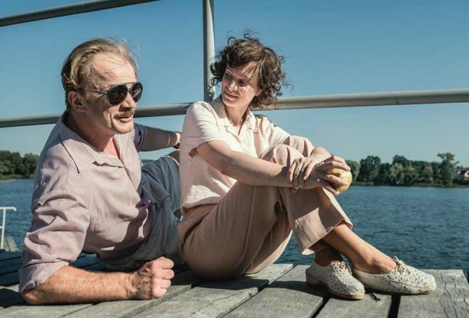 2- The Art of Loving, Story of Michalina Wislocka / Sevme Sanat, Michaliny Wislockie&rsquo;nin Hikayesi&nbsp;<br /><br> &nbsp;  Ynetmen: Maria Sadowska <br>  8 Kasm aramba, City's, 21.30<br>  9 Kasm Perembe, Atlas Sinemas, 21.30<br><br>    Film imknsz baaran bir kadnn, Michalina Wislocka'nn hikyesini anlatyor. Muhafazakrl ve yaygn cehaleti bir kenara atan Wislocka, btn lkenin cinsel hayatn kkten deitiriyor. Hem de sadece bir kitapla...