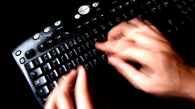 TurkNet, mterileri iin AKN uygulamasn cretsiz olarak kaldrd. irket, 150 GB AKN limitsiz internet, 100 mbps?ye kadar hz, ayda 1000 dakika telefon grmesini bir arada 59.99 TL?ye taahhtsz sunuyor.