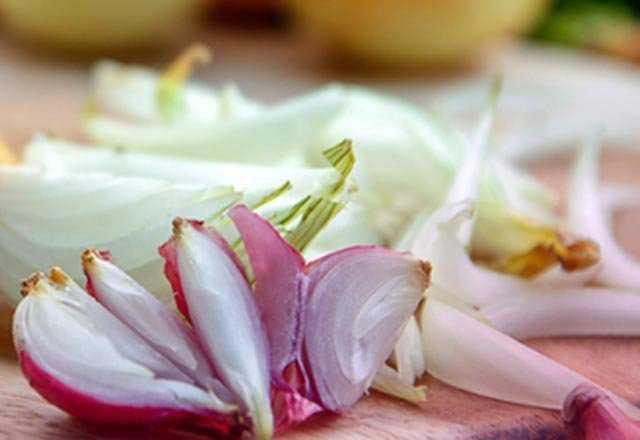 Soanl su yntemi<p>    1 tane soan 4 e blp 1 bardak su ilave edip kaynatn 5 dakika kaynattktan sonra altn kapatp biraz soumasn bekleyin iebileceiniz lkla geldiinde suyunu szdrp bardaa koyun iine 1 tatl ka bal koyun kartrp iin. Yarm saat sonra ksrkten kurtulun.