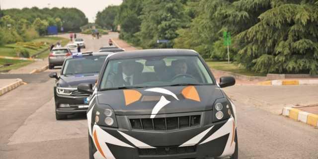 TARH BR ADIM ATIYORUZ<p>    Getiimiz yl itibaryla ylda 757 bin otomobil satna ulam bir Trkiye'de bu konuda hala adm atlmyor olmas artk lkemizin bir ayb haline gelmiti.  ite bu ayptan kurtulma yolunda tarihi bir adm atyoruz.