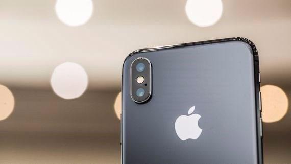 Apple&#8217;n donanm teknolojileri bakan Dan Riccio iPhone X&#8217;in erevesiz ekrannn retimde ve tasarmda sorunlar yaattn kabul etti.