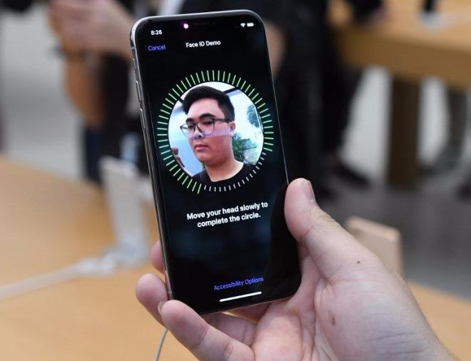 iPhone 8 Plus 256 GB modeli ise Trkiye'de 5599 liralk sat etiketiyle sata sunuldu.