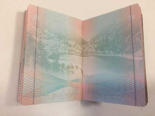 Avrupa Birlii Vize Serbestlii kriterlerinden Yksek Gvenlik Unsuru (Geniletilmi Eriim Kontrol) zelliini de destekleyen yeni pasaportlar, sahtecilie kar daha gvenli olacak, Avrupa Birlii Vize Serbesti uygulandnda deitirilmesine gerek kalmayacak.