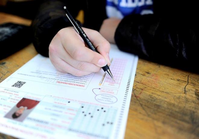 Snava giren renci iin de girmeyecek renci iin de bavuru esnasndan bir ekran gelecek, ekrandan 5 tercihte bulunulacak. rencinin tercihi esas olacak. Uzmanlara gre 100 bine yakn renci snavla renci alan st dzey liselere girebilecek. Snav kazanamayan yaklak 1.1 milyon rencinin ise adrese yakn yerletirme sistemine gre liseye yerleecek.