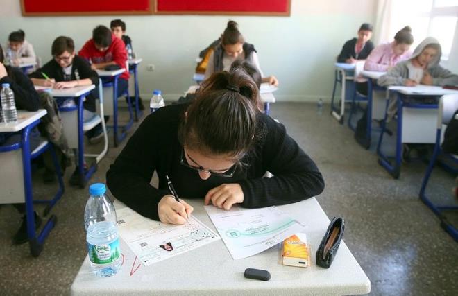 *LSEYE YERLEMEK N SINAVA GRMEK STEYEN RENCLER NASIL BR SINAV BEKLYOR?<p>    Sorular Milli Eitim Bakanl hazrlayacak. renci snava kendi okulunun bulunduu ilde girecek. Ak ulu sorular olacak iddialar boa kt. Sadece ak ulu sorular olmayacak.