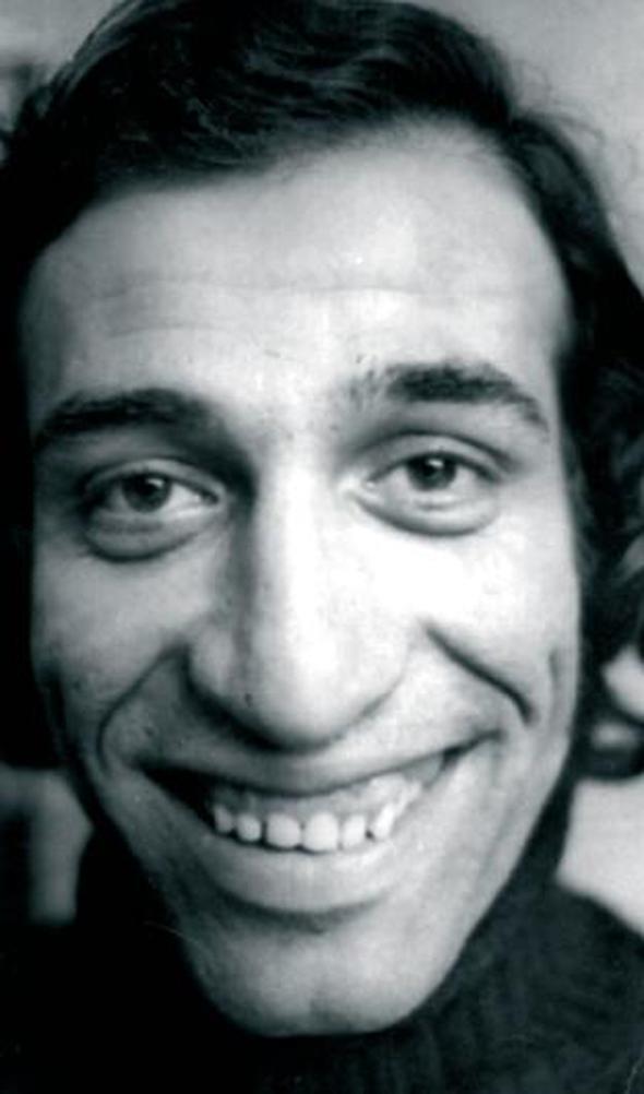 Temmuz 2000&#8217;de &#8216;Balalayka&#8217; filminin ekimine giderken uakta kalp krizi geirerek aramzdan ayrlan Kemal Sunal&#8217; unutmak mmkn deil. &#8216;Melek aban&#8217; her zaman yreimizde.