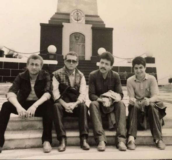 Fatih rek, yllar nce ekilen fotorafn Instagram'da paylat.<p>    rek, siyah-beyaz fotorafn altna 'Yllar sormayn... sol batan Erkan Can, zer Tunca, Tevfik Bolulu ve ben...' notunu dt.