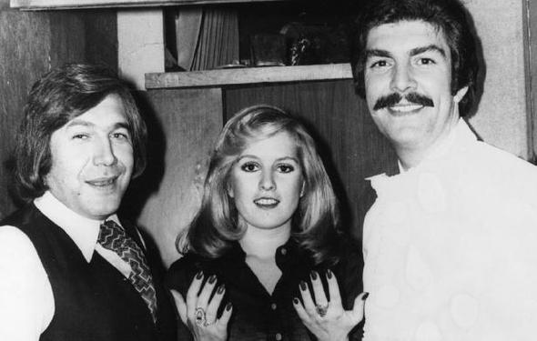 Hlya Koyiit&#8217;in kz kardei Nilfer Koyiit, iki Tanju arasnda kalnca hemen bir dilek tuttu (1975).