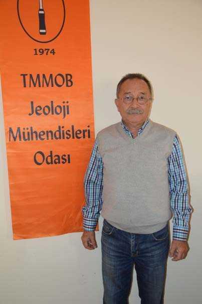 Ayday, &#8220;Dnyann etrafnda dnen ve yaklak 700 ile 900 kilometre uzaklkta olan uydular ile almalar yapyoruz. Bu uydulara &#8216;dnyay gzleyen uydular&#8217; da diyoruz. Bu uydular insan gzyle grnmeyen verileri de gryor. 1976 ylndan beri bu konuda almalar srdryorum. Yurt dnda bu konuda eitimler aldm. Biz, bu uydu sistemleri sayesinde maden tespit almalar yapyoruz. Bu inceleme almalarmzda tesadfen Eskiehir&#8217;de Kurtulu Sava&#8217;ndan kalan mevzileri bulduk&#8221; diye konutu.