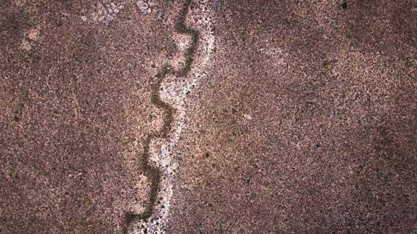 Drone ile ekimler yapld<p>    Uydu verilerinin yan sra saha almas da yaptn anlatan Ayday, unlar syledi: &#8220;Uydu grnts ile tespit ettiim bu siperleri nasl grntleyebiliriz diye dndm. Drone ekimi ile bunlar grntlemek istedim. Arkadam Turul ile blgeye gittik. Burada gezerken bu siperlerin ok da belli olmadn grdk. Geen uzun yllar, siperlerin zerlerini kapatm. Drone ekimlerini gerekletirdikten sonra bu grntleri analiz ettiimizde siperlerin grntlerine ulam olduk.&#8221;