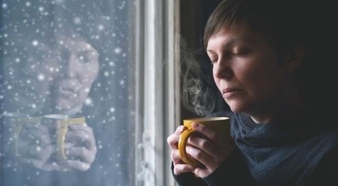 Gne eksilii ve depresyon    zellikle mevsimsel depresyonun grlme skl sonbaharla balayp k sonuna kadar en yksek oranlara ulayor. Yal ve bulutlu hava artlar nedeniyle gne nn eksiklii beyinde mutluluk hormonu ve D vitamini retici etkisinin azalmas bunda en nemli rol oynuyor.