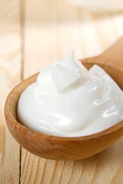 S�ND�R�M� KOLAYLA�TIRIR  <p>    S�zme yo�urdun ba�l�ca faydalar�ndan bir tanesi i�erdi�i probiyotikler. S�zme yo�urtta bulunan probiyotiklerle ald���n�z iyi bakteriler, sa�l�kl� bir sindirim sa�lar. Sindirim sisteminizdeki iyi bakteriler, ishal, irritabl ba��rsak sendromu, crohn hastal��� ve �lseratif kolit gibi sindirim problemleriyle sava�maya yard�mc� olur.